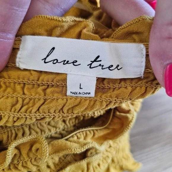 Yellow off the shoulder crop top with ruffles and elastic band. Size: L - Picture 2 of 5